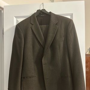 Hugo boss virgin wool 2 piece suit size 42S